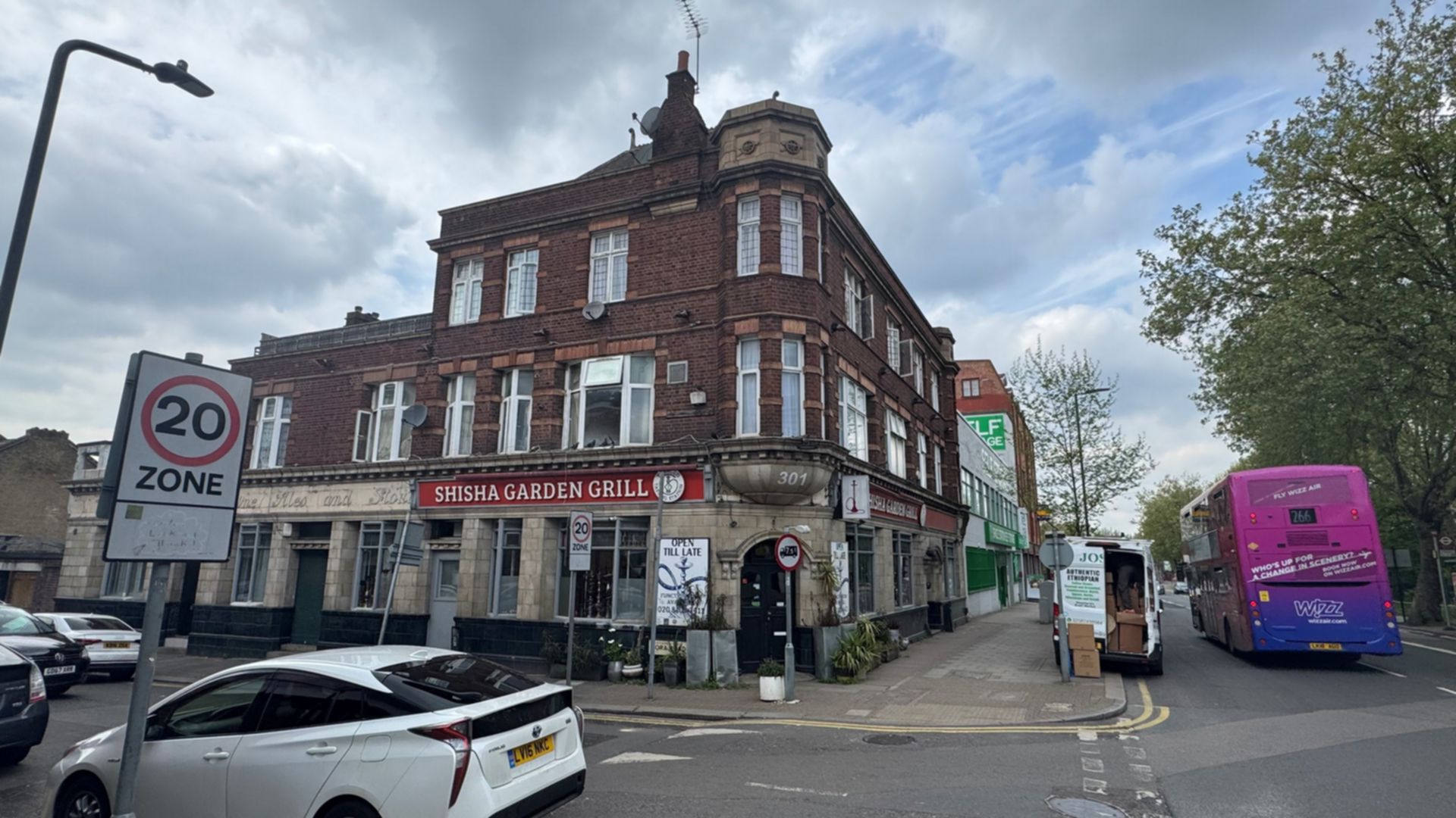 Bedsit to rent in Cricklewood, London, NW2