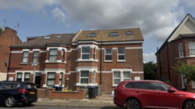 2 Bedroom 2 Bed Flat to rent in Melrose Avenue, Willesden Green, London, NW2