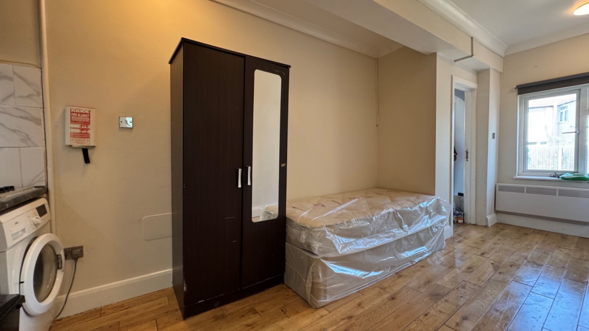 Studio to rent in Willesden Green, London, NW10