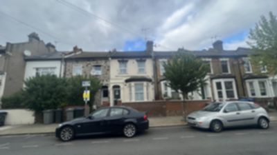 Studio to rent in Buckingham Road, Harlesden, London, NW10