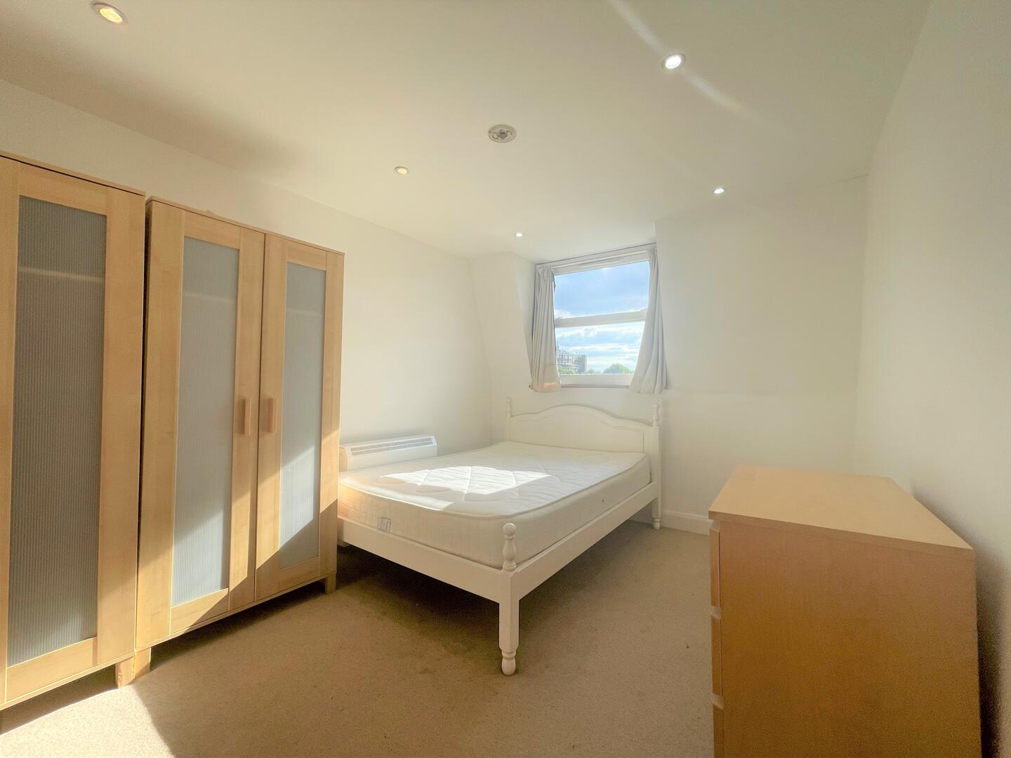 2 Bedroom House to rent in , London, N19