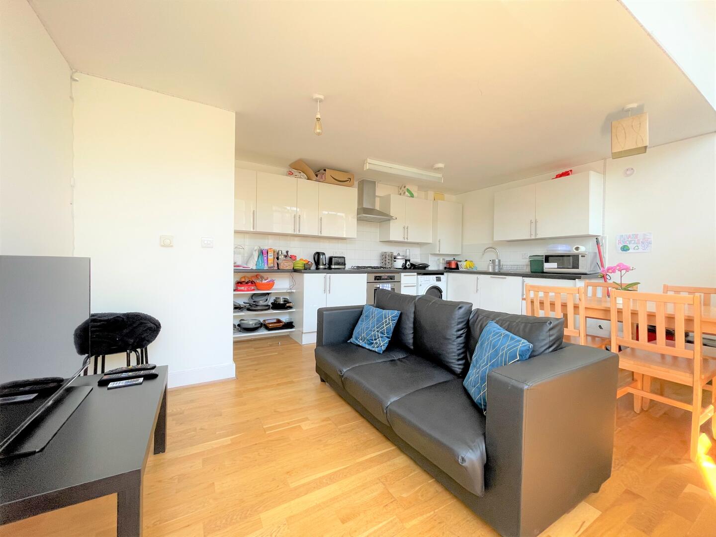 3 Bedroom Flat to rent in King's Terrace, Camden Town, London, NW1