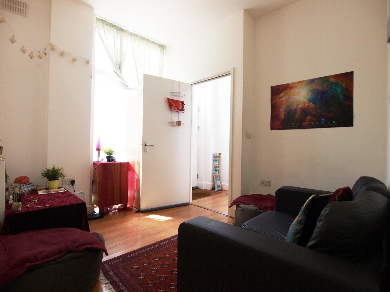 2 Bedroom Flat to rent in Kings Terrace, Camden, London, NW1