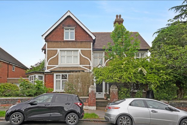 3 Bedroom Flat to rent in South Croydon, CR2