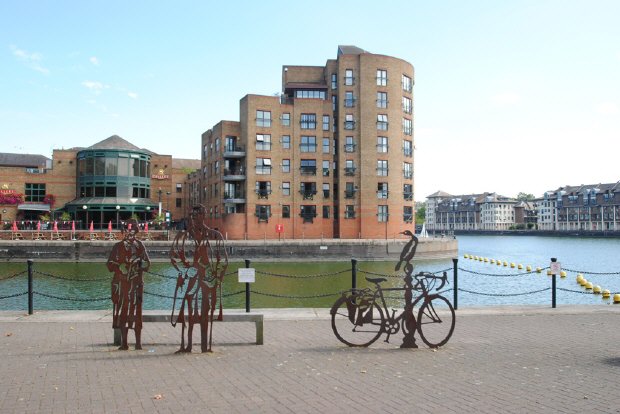 2 Bedroom Flat to rent in Russell Place, Surrey Quays, SE16