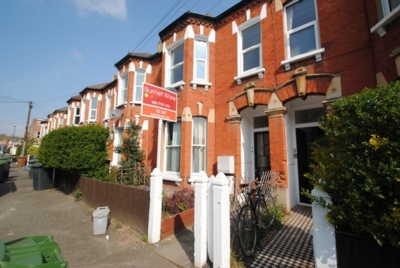 2 Bedroom Flat to rent in Whatman Road, Forest Hill, London, SE23