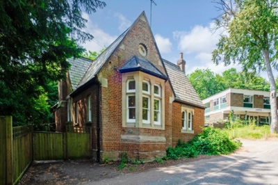3 Bedroom House to rent in Russell Hill Road, Purley, London, CR8