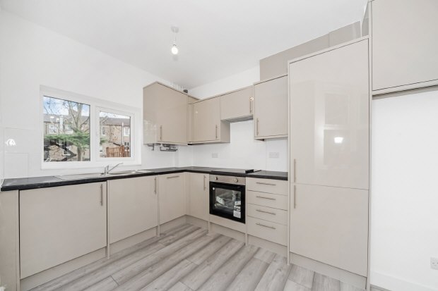 3 Bedroom House to rent in London, SE6