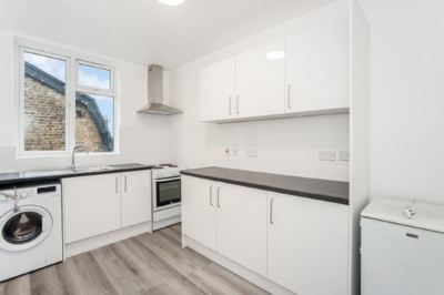 2 Bedroom Flat to rent in Mount Ephraim Road, Streatham, London, SW16