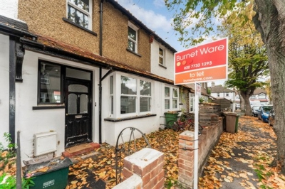 2 Bedroom House to rent in North Avenue, Carshalton, SM5