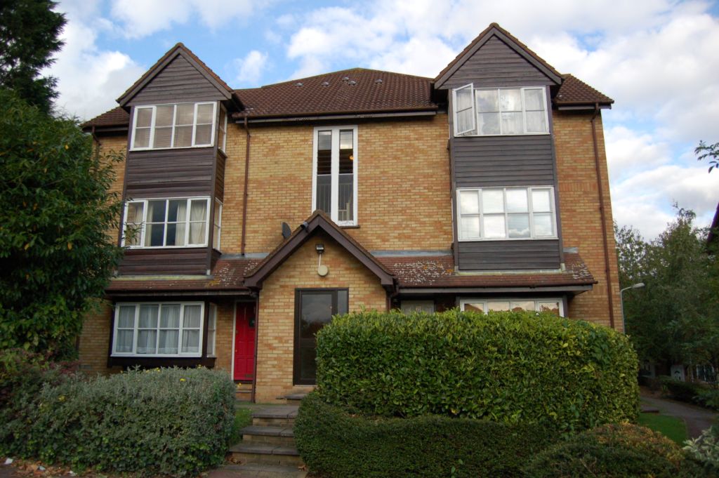 Studio to rent in , London, NW9