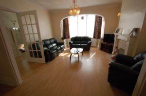 5 Bedroom House to rent in Sevington Road, Hendon, London, NW4