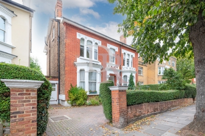 2 Bedroom Flat to rent in Eaton Rise, Ealing, London, W5