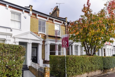 3 Bedroom House to rent in Highbury Hill, Highbury, London, N5