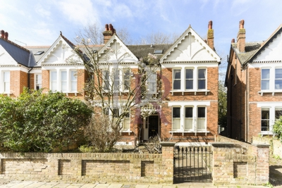 5 Bedroom Semi Detached to rent in Rodenhurst Road, Clapham South, London, SW4