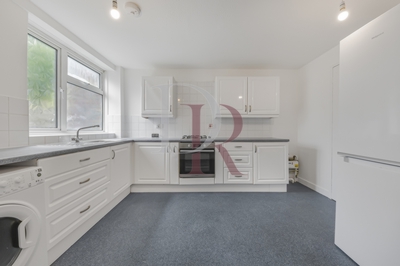 3 Bedroom House to rent in McDermott Close, Clapham Junction, London, SW11
