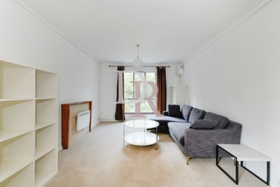 Studio to rent in Lynton Lodge, Highbury Grove, London, N5