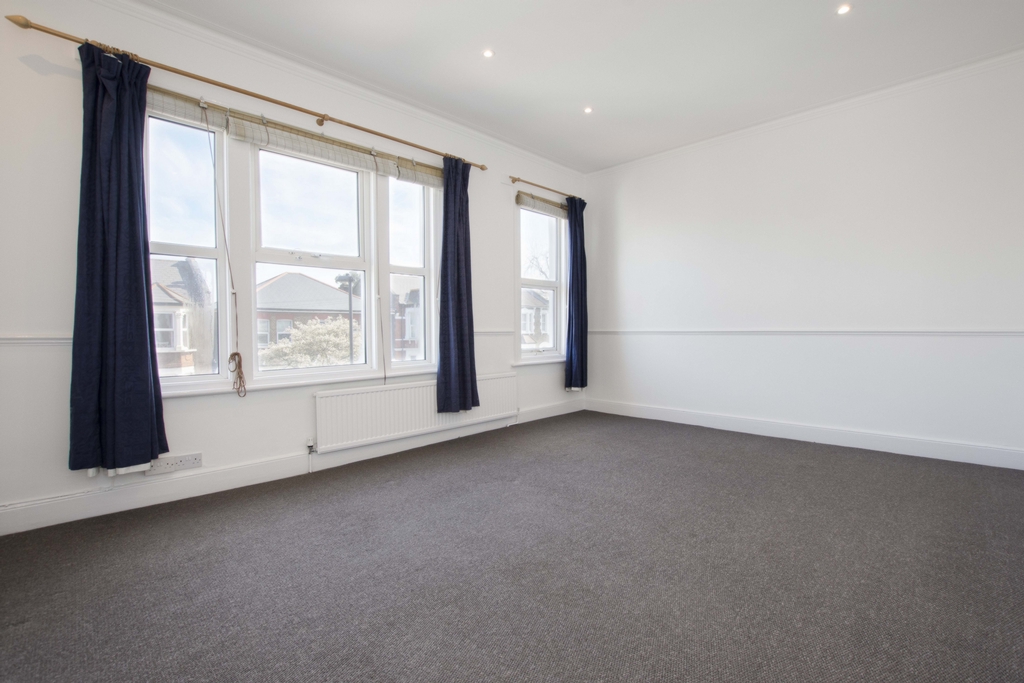 1 Bedroom Flat to rent in Bowes Park, London, N22