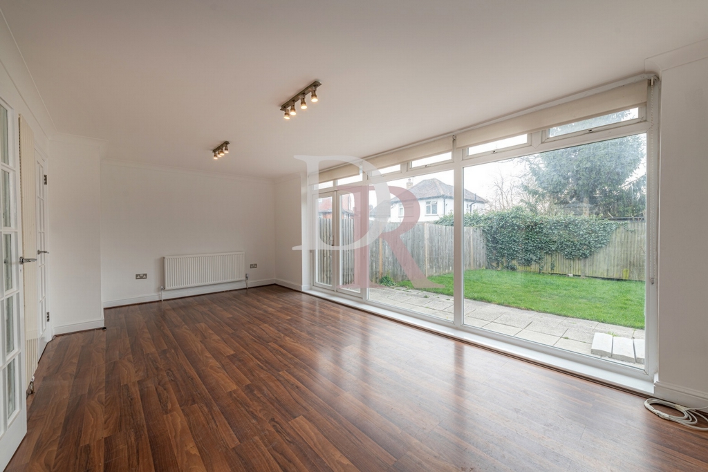 3 Bedroom House to rent in , London, NW7