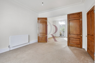 2 Bedroom Apartment to rent in Blenheim Grove, Peckham Rye, London, SE15