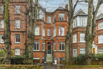 2 Bedroom Apartment to rent in Compayne Gardens, South Hampstead, London, NW6