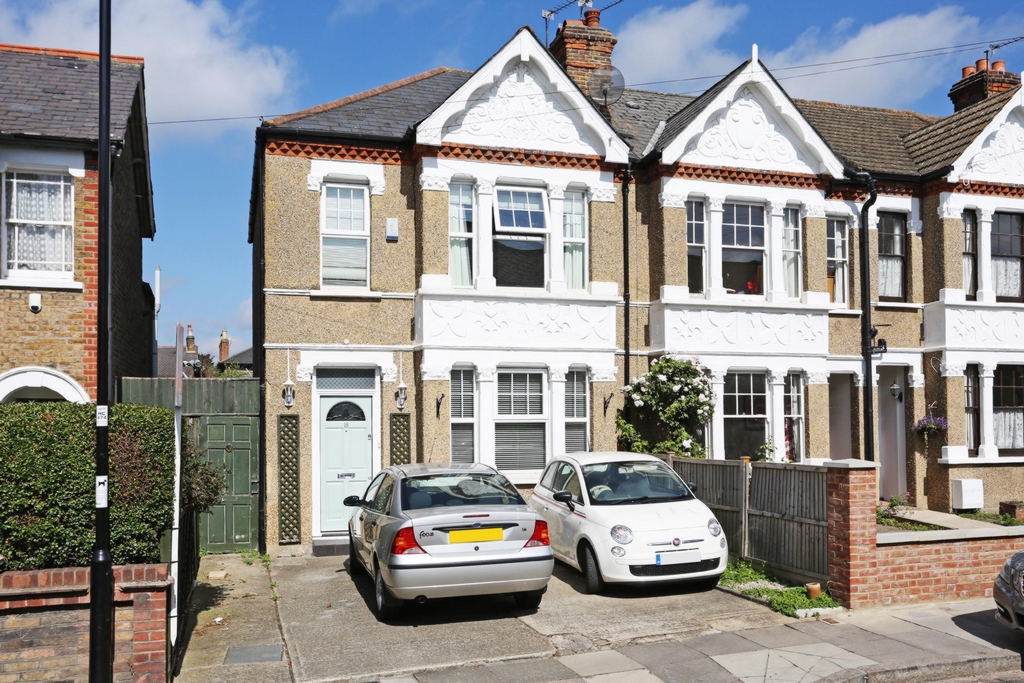 3 Bedroom House to rent in Hanwell, London, W7