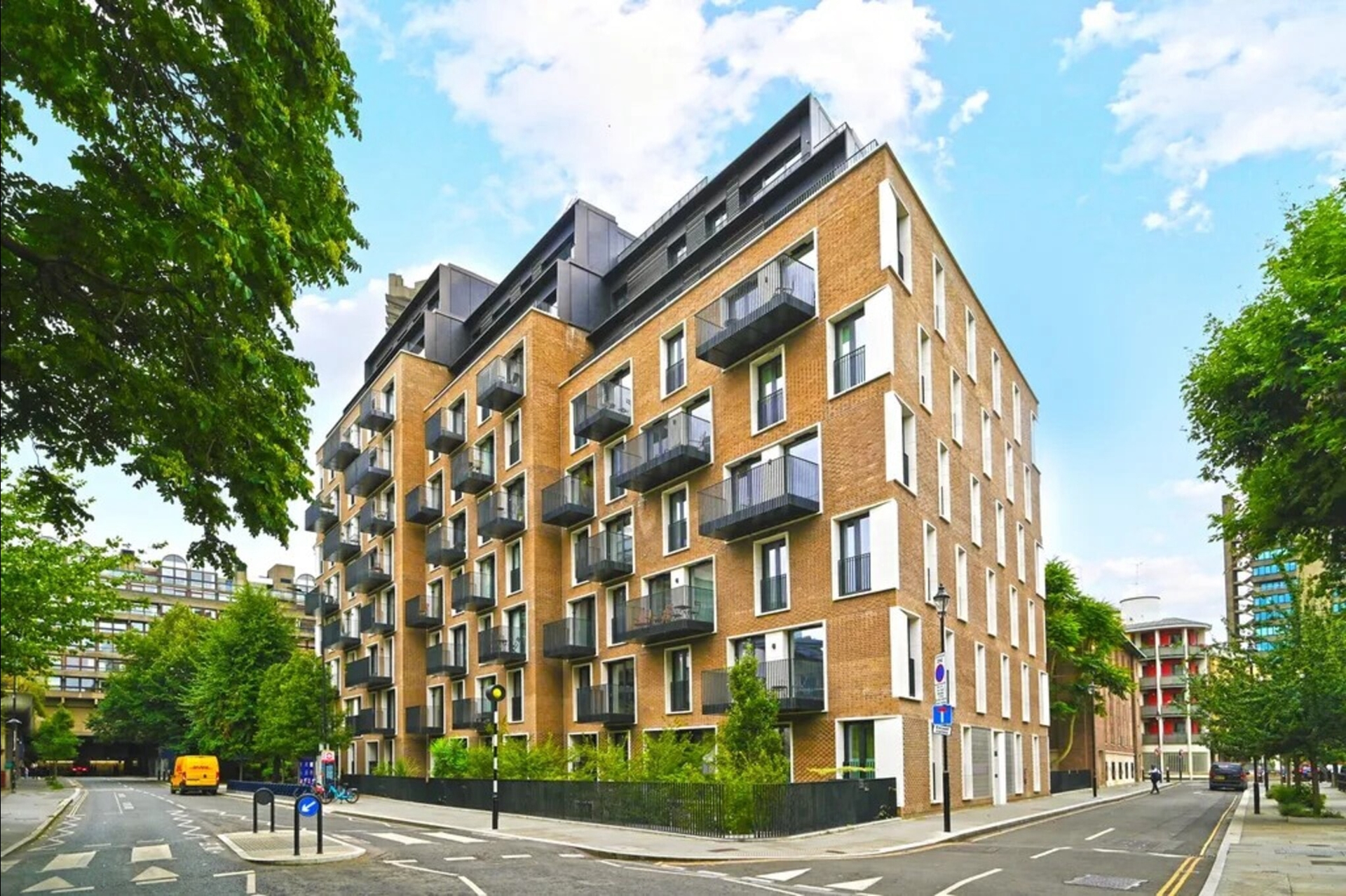 3 Bedroom Apartment to rent in Golden Lane, Clerkenwell, London, EC1Y