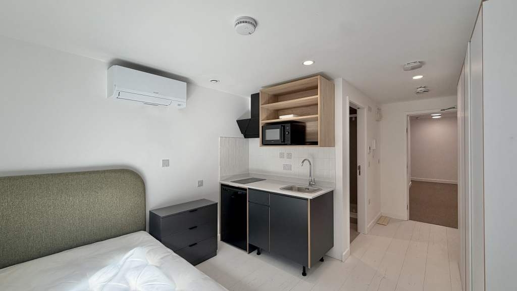 Studio Apartment to rent in Commercial Road, Limehouse, London, E14