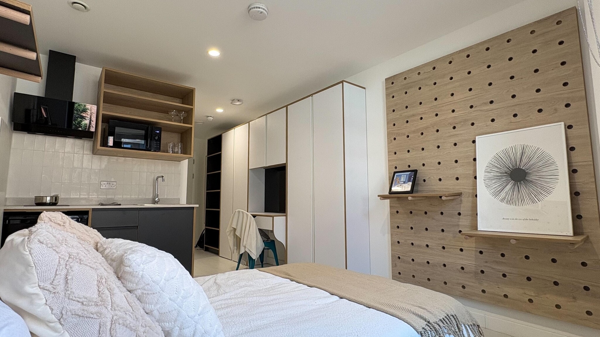 Studio Apartment to rent in Commercial Road, Limehouse, London, E14