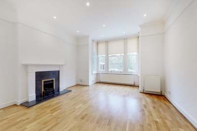 2 Bedroom Flat to rent in Archway Road, Highgate, London, N6