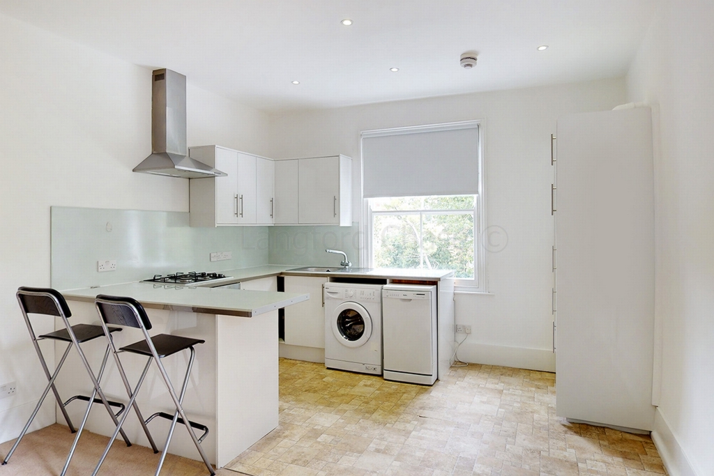 Studio to rent in Finsbury Park, London, N4