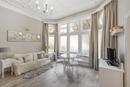 1 Bedroom Flat to rent in Frognal, Hampstead, London, NW3