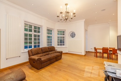 4 Bedroom Apartment to rent in Bracknell Gardens, Hampstead, London, NW3