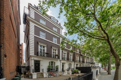 1 Bedroom Apartment to rent in Thurloe Place, Kensington, London, SW7