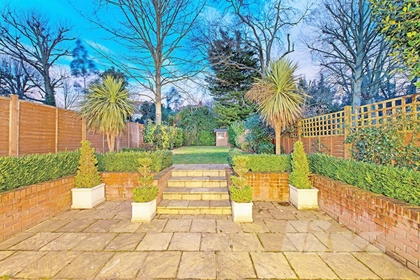 3 Bedroom Flat to rent in Finchley Road, Hampstead, London, NW3