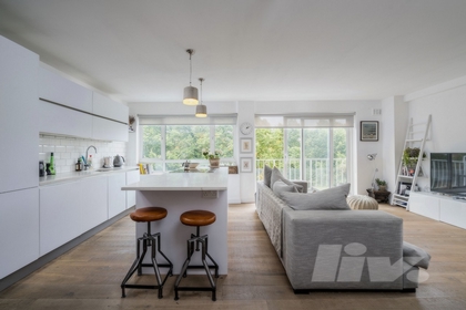 3 Bedroom Apartment to rent in Fairfax Road, Swiss Cottage, London, NW6
