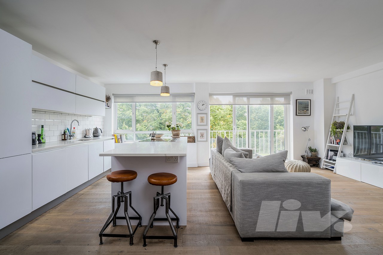 3 Bedroom Apartment to rent in Swiss Cottage, London, NW6
