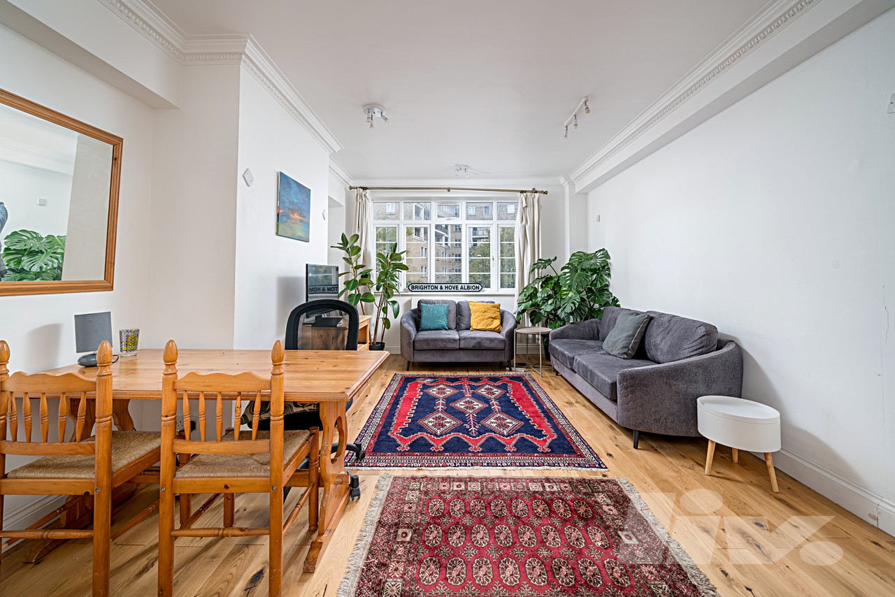 4 Bedroom Flat to rent in Swiss Cottage, London, NW3