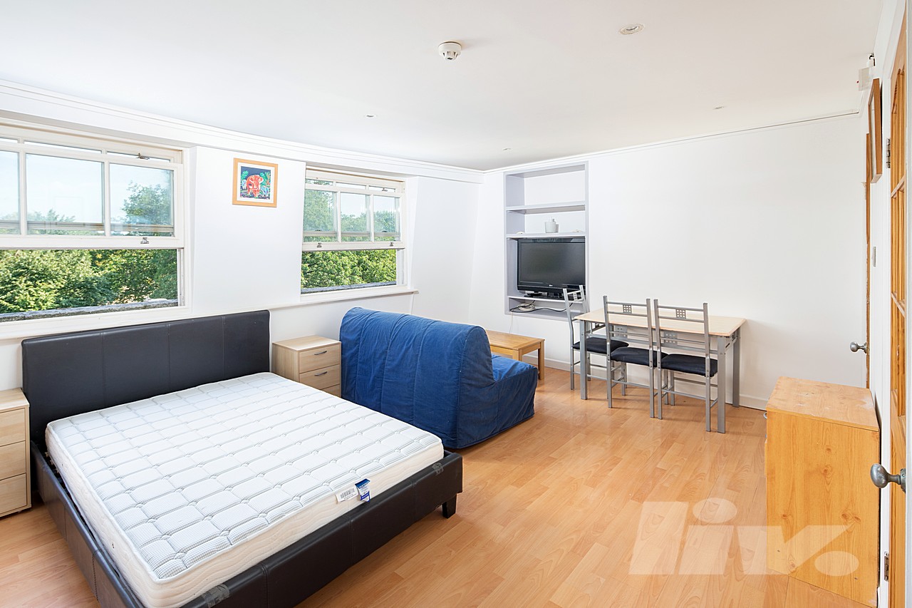 Flat to rent in Kensington, London, W8