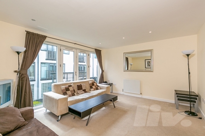 4 Bedroom House to rent in Wellington Road, Kensal Green, London, NW10