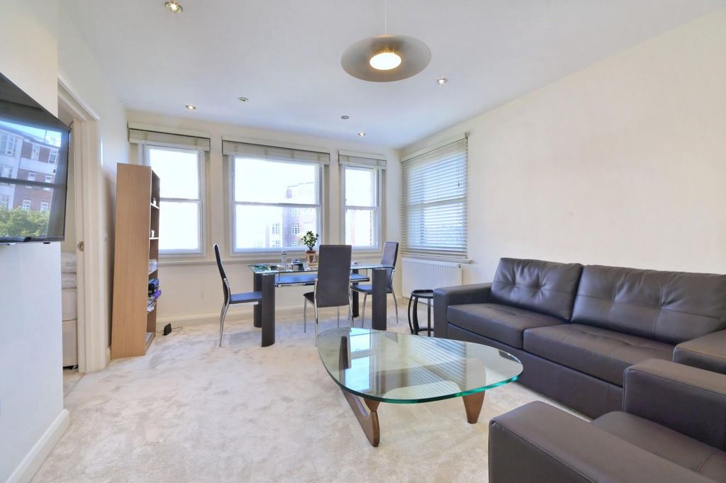 2 Bedroom Apartment to rent in St Johns Wood, London, NW8