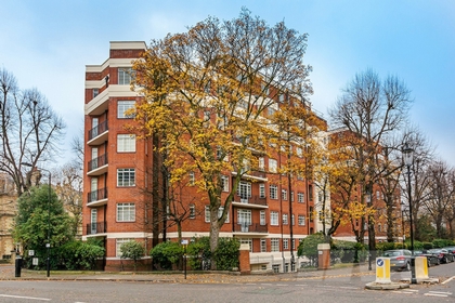 3 Bedroom Apartment to rent in Holland Villas Road, Holland Park, London, W14
