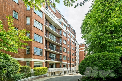 3 Bedroom Flat to rent in Holland Villas Road, Holland Park, London, W14