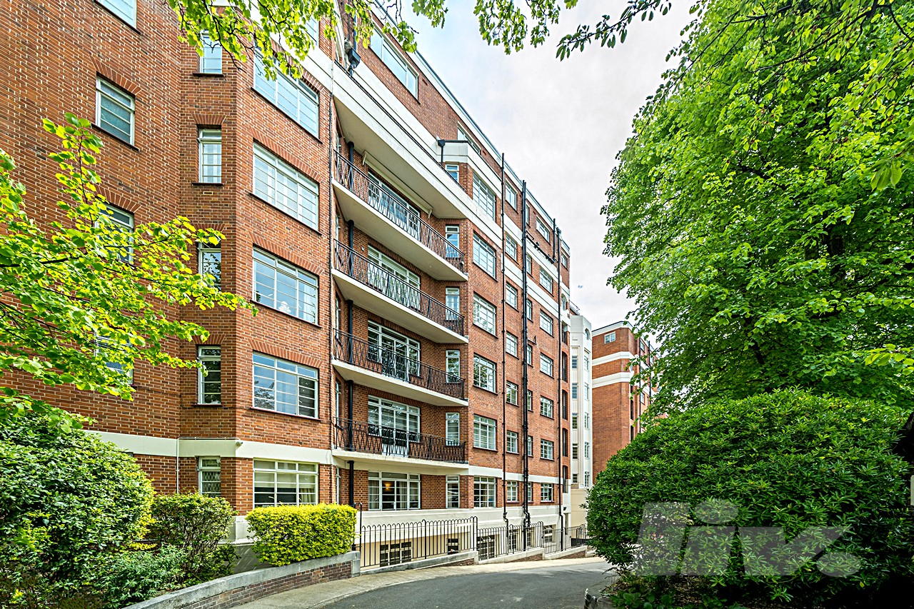 3 Bedroom Flat to rent in Holland Park, London, W14