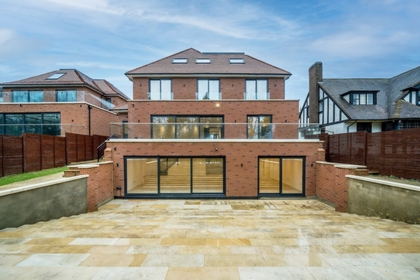 5 Bedroom House to rent in Barnet Road, Arkley, London, EN5