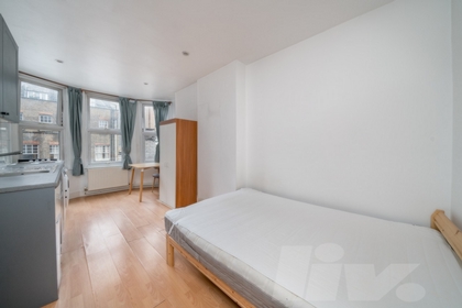Studio to rent in Kensington High Street, Kensington, London, W8
