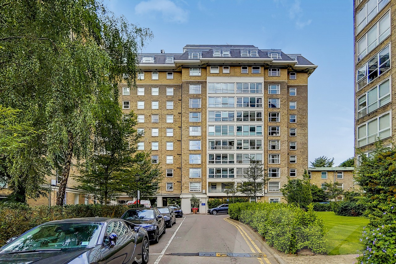 3 Bedroom Apartment to rent in St John's Wood, London, NW8