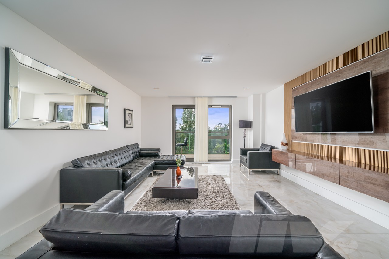 3 Bedroom Apartment to rent in Canary Wharf, London, E14