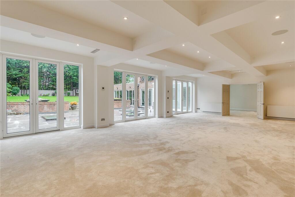 8 Bedroom House to rent in Hampstead Garden Suburb, London, N2