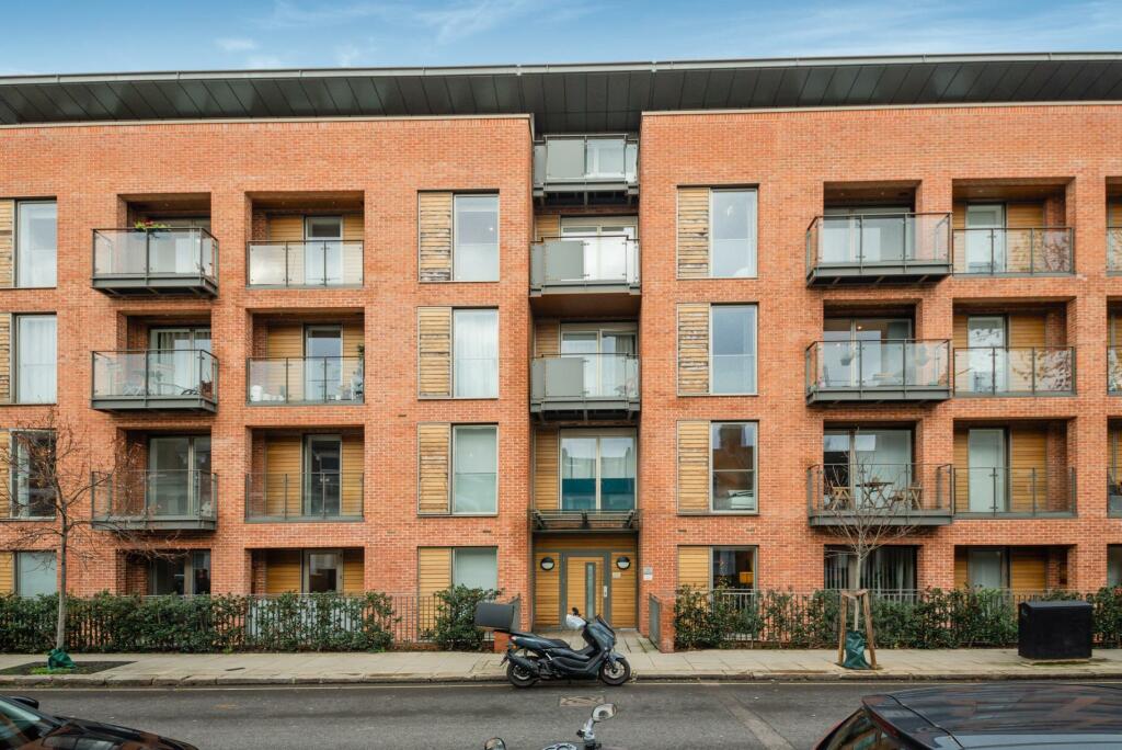 3 Bedroom Apartment to rent in West Hampstead, London, NW6